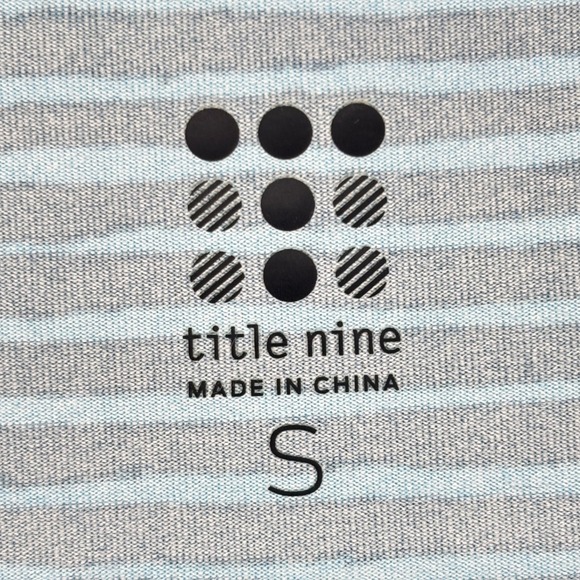 Title Nine Blue Gray Striped 3/4 Sleeve Athletic Stretch Top Size S - Picture 4 of 5